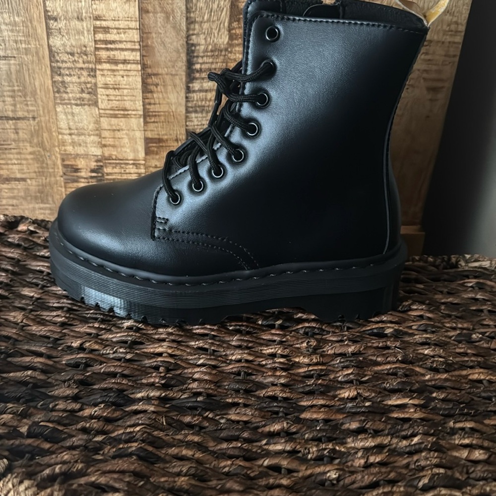 Dr Martens Women’s VEGAN JADON II BOOT MONO PLATFORMS (zipper)